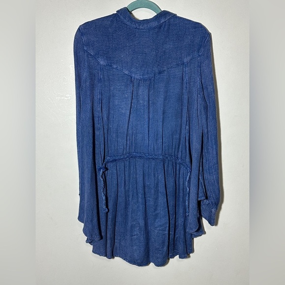 Free People One of the Guys Oversize Waffle Button Down Tunic Top size Medium - Picture 4 of 9